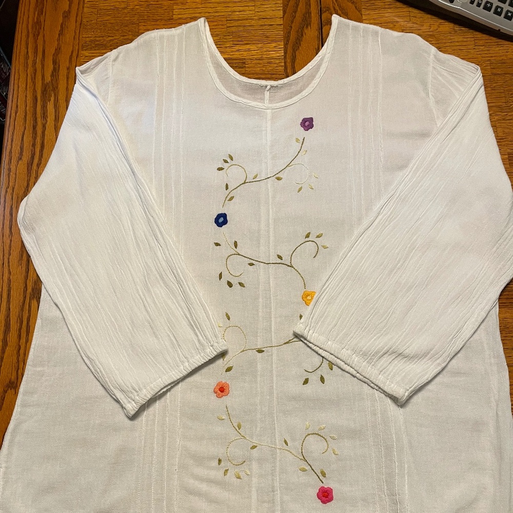 Embroidered Designs: 3/4 Sleeve Tunic with Sleeves Cotton XL